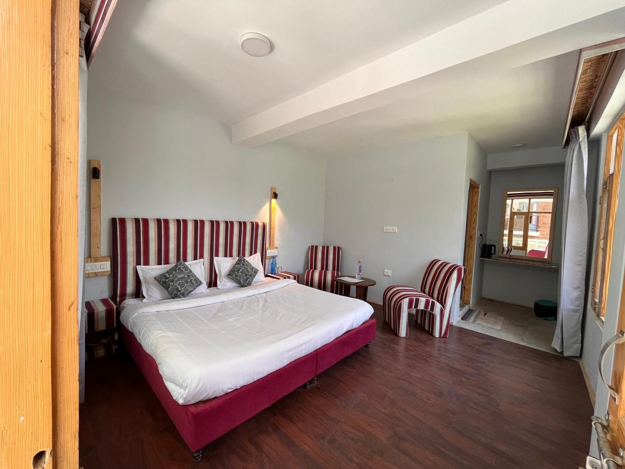 Hotel English Rose, #Personal Parking, #Petfriendly, #Garden, #Bonfire Under The Stars Манали Экстерьер фото